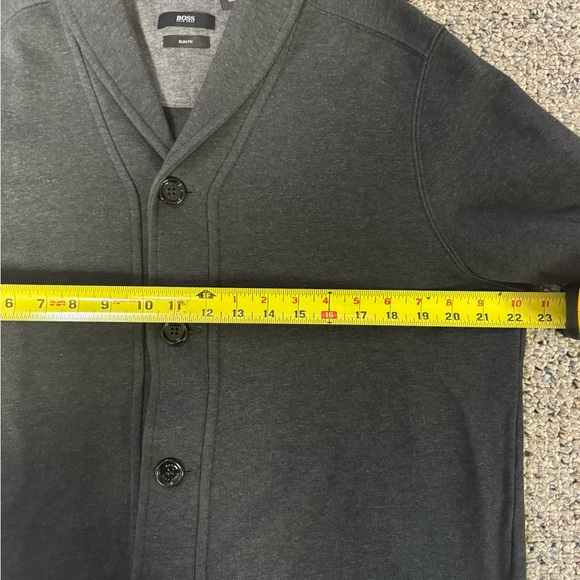 Hugo Boss cardigan charcoal grey. Men’s size large, great condition. - Picture 4 of 5